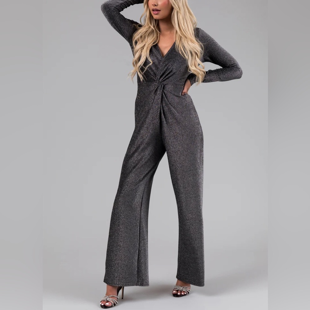 ❤️💕Silver Metallic Long Sleeve V Neck Jumpsuit💕❤️